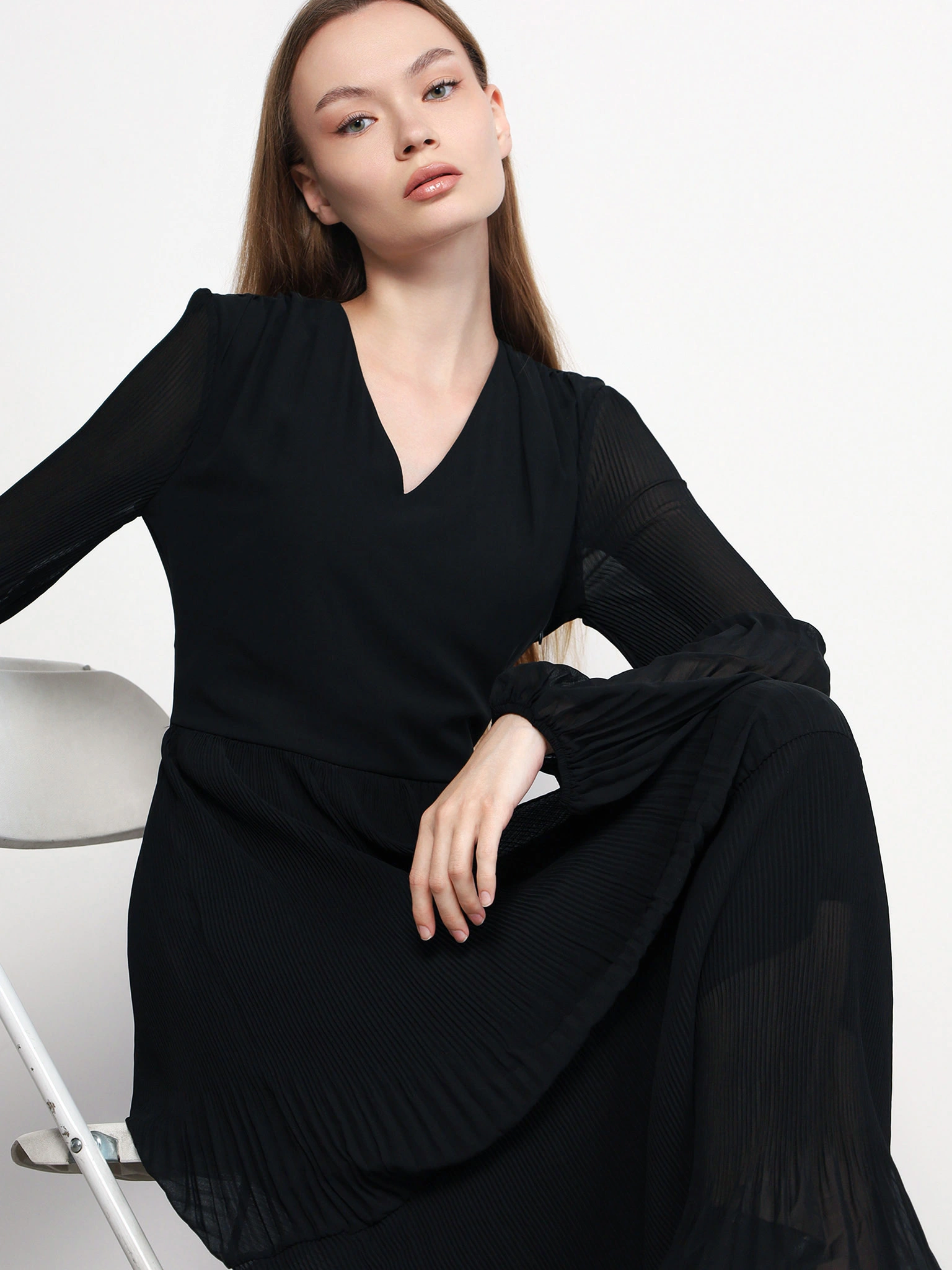 Платье плиссированное с отрезной линией талии